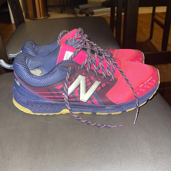 New Balance all terrain Trail Sneakers - Picture 1 of 7